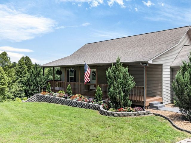 219 Zizka Dr, Sparta, TN 38583