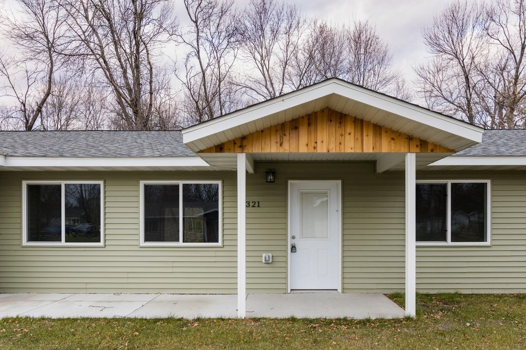 321 W Garfield Avenue, Mahnomen, MN 56557