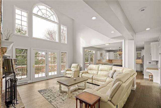 2333 Southampton Dr, Upper St Clair, PA 15241