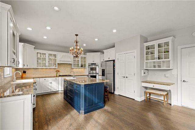 2333 Southampton Dr, Upper St Clair, PA 15241