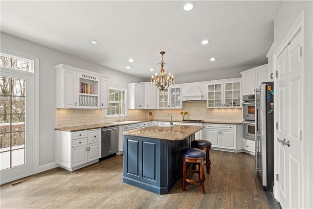 2333 Southampton Dr, Upper St Clair, PA 15241