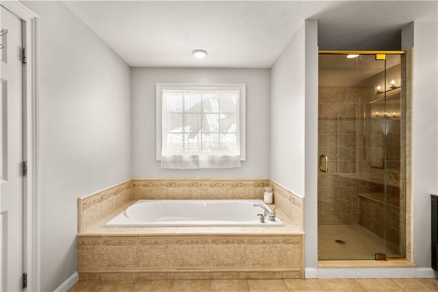 2333 Southampton Dr, Upper St Clair, PA 15241