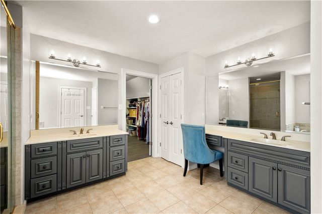 2333 Southampton Dr, Upper St Clair, PA 15241