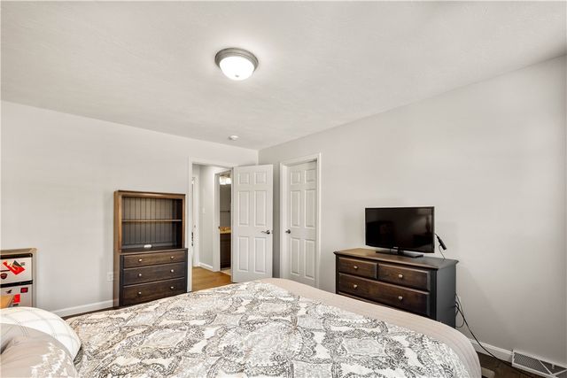 2333 Southampton Dr, Upper St Clair, PA 15241