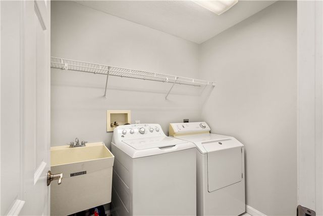 2333 Southampton Dr, Upper St Clair, PA 15241