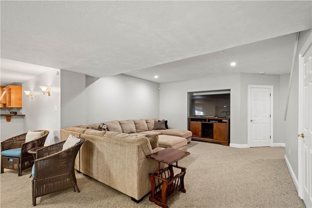 2333 Southampton Dr, Upper St Clair, PA 15241