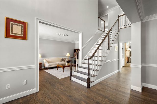 2333 Southampton Dr, Upper St Clair, PA 15241