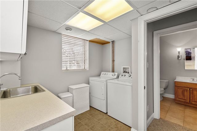 2333 Southampton Dr, Upper St Clair, PA 15241