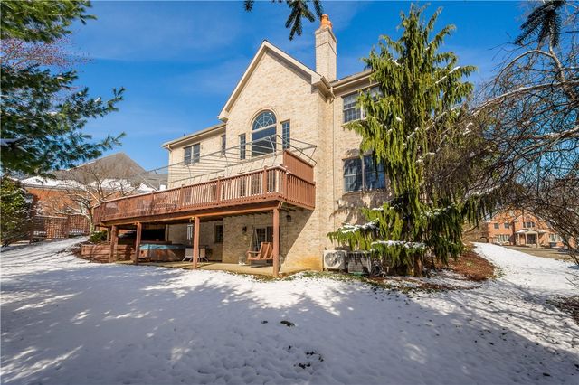 2333 Southampton Dr, Upper St Clair, PA 15241