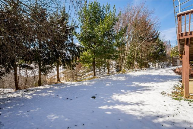 2333 Southampton Dr, Upper St Clair, PA 15241