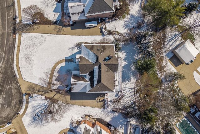 2333 Southampton Dr, Upper St Clair, PA 15241