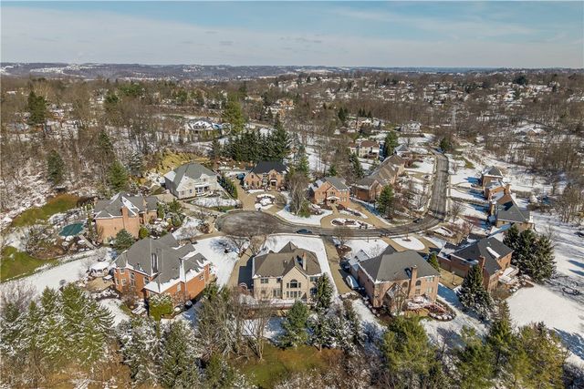 2333 Southampton Dr, Upper St Clair, PA 15241