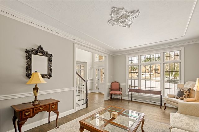 2333 Southampton Dr, Upper St Clair, PA 15241