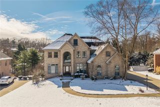 2333 Southampton Dr, Upper St Clair, PA 15241