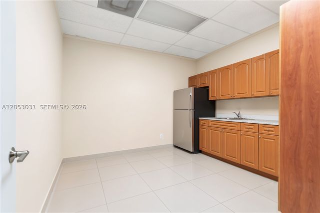 8125 NW 33rd St, Doral, FL 33122