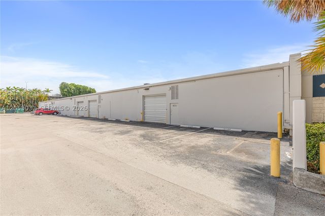 8125 NW 33rd St, Doral, FL 33122