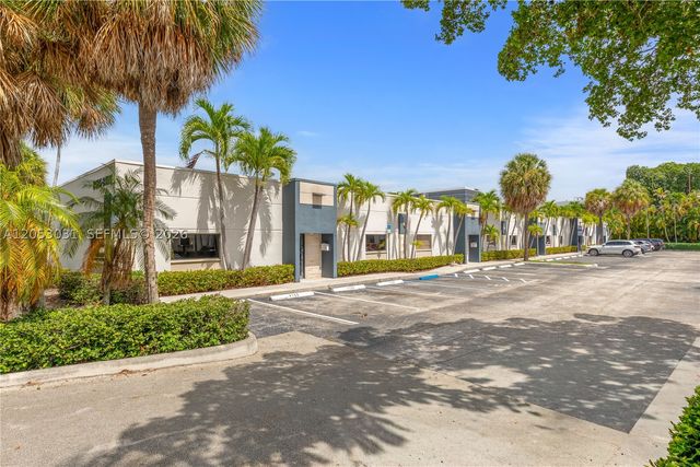 8125 NW 33rd St, Doral, FL 33122