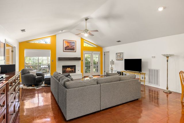1800 Foothills Dr, Kerrville, TX 78028