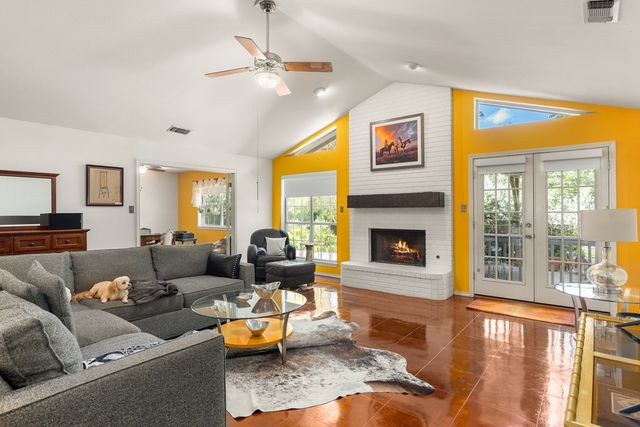 1800 Foothills Dr, Kerrville, TX 78028