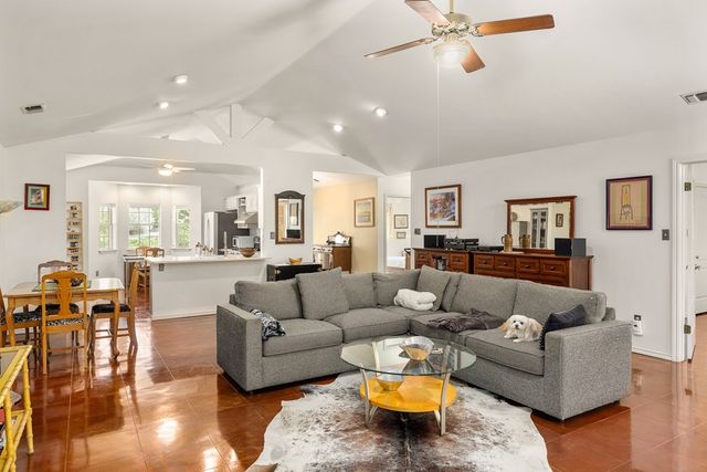 1800 Foothills Dr, Kerrville, TX 78028