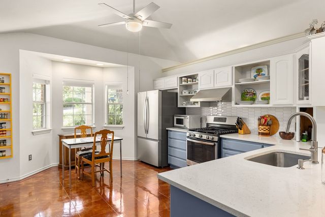 1800 Foothills Dr, Kerrville, TX 78028