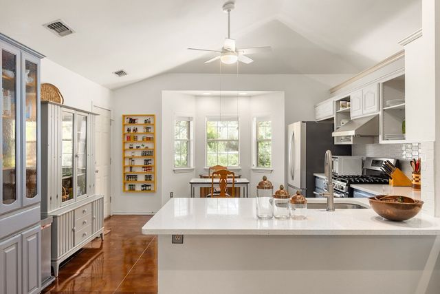 1800 Foothills Dr, Kerrville, TX 78028