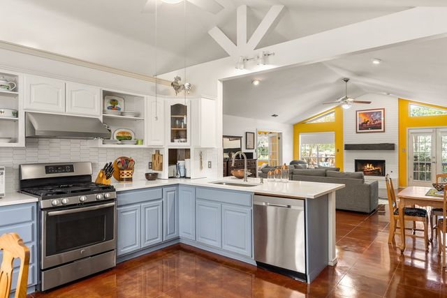 1800 Foothills Dr, Kerrville, TX 78028