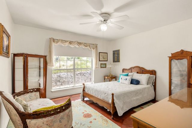 1800 Foothills Dr, Kerrville, TX 78028