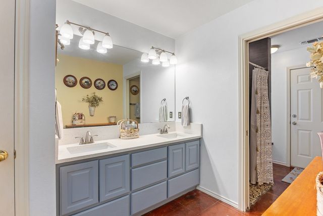 1800 Foothills Dr, Kerrville, TX 78028