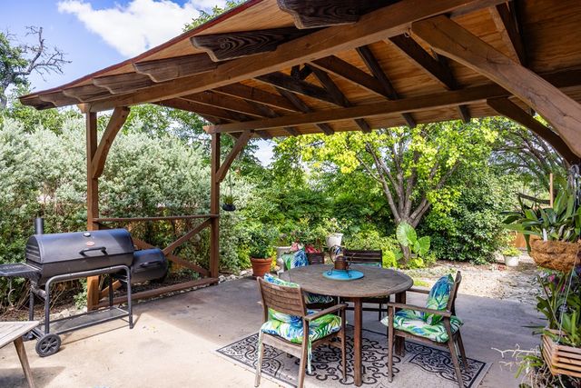 1800 Foothills Dr, Kerrville, TX 78028