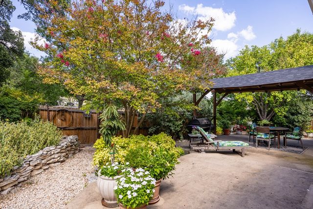 1800 Foothills Dr, Kerrville, TX 78028