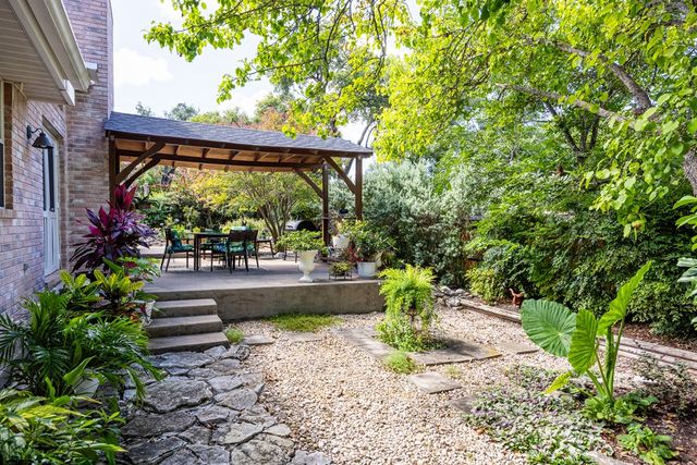 1800 Foothills Dr, Kerrville, TX 78028