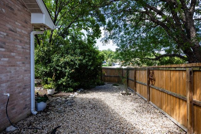 1800 Foothills Dr, Kerrville, TX 78028