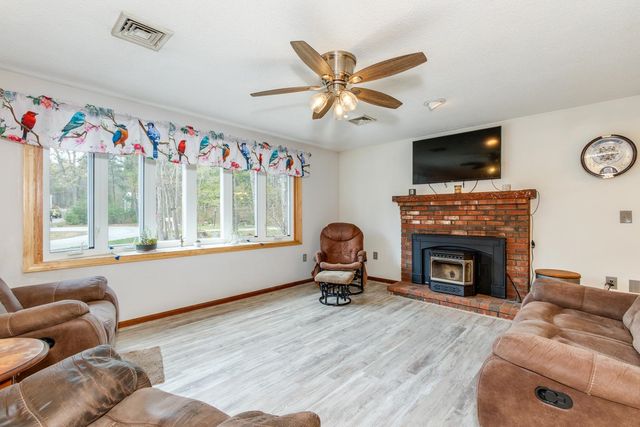 11 Mathew Drive, Merrimack, NH 03054