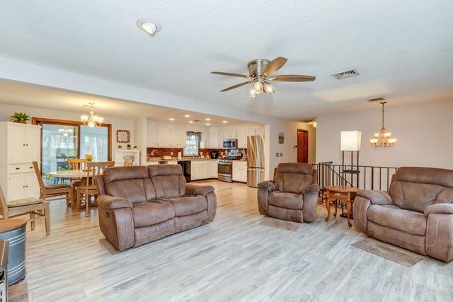 11 Mathew Drive, Merrimack, NH 03054