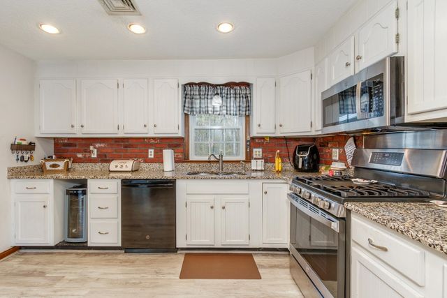 11 Mathew Drive, Merrimack, NH 03054