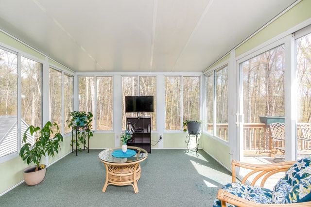 11 Mathew Drive, Merrimack, NH 03054