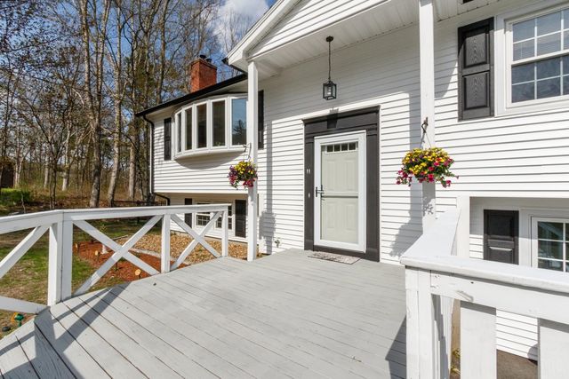 11 Mathew Drive, Merrimack, NH 03054