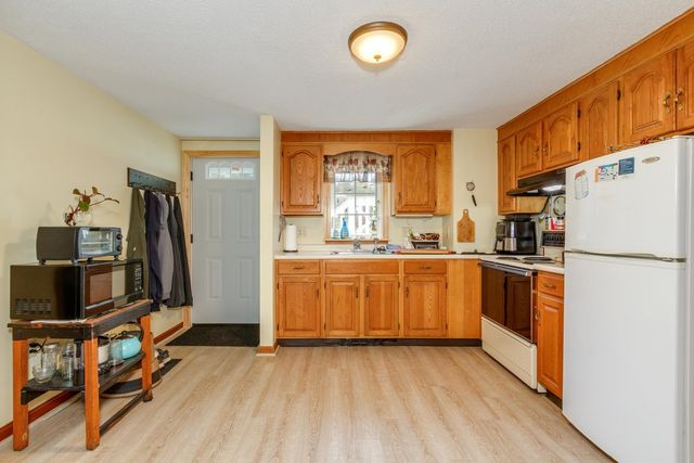 11 Mathew Drive, Merrimack, NH 03054