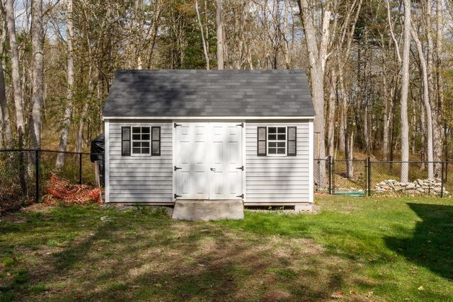 11 Mathew Drive, Merrimack, NH 03054