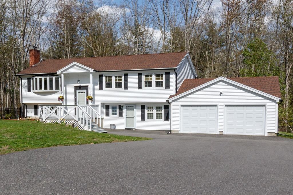 11 Mathew Drive, Merrimack, NH 03054