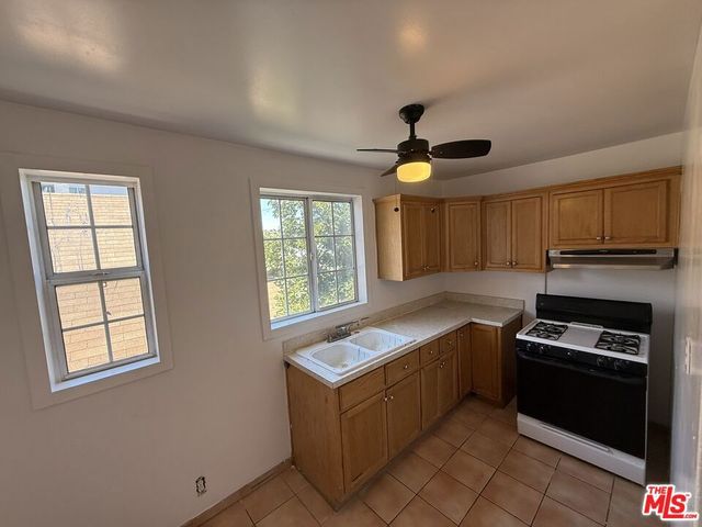 324 Douglas Street, Los Angeles, CA 90026