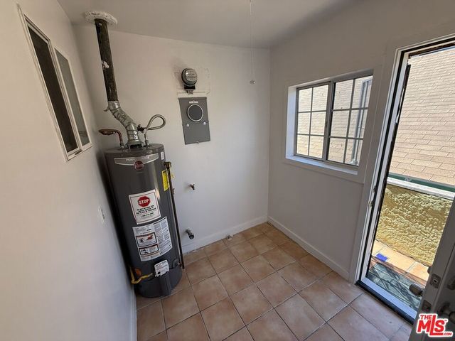 324 Douglas Street, Los Angeles, CA 90026