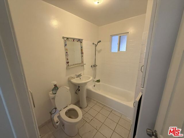 324 Douglas Street, Los Angeles, CA 90026