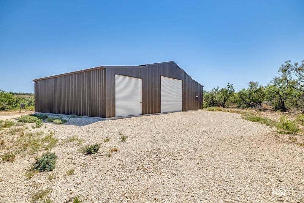 Image 3 of property listing at 17001 Mustang Creek Road, Millersview, TX 76862