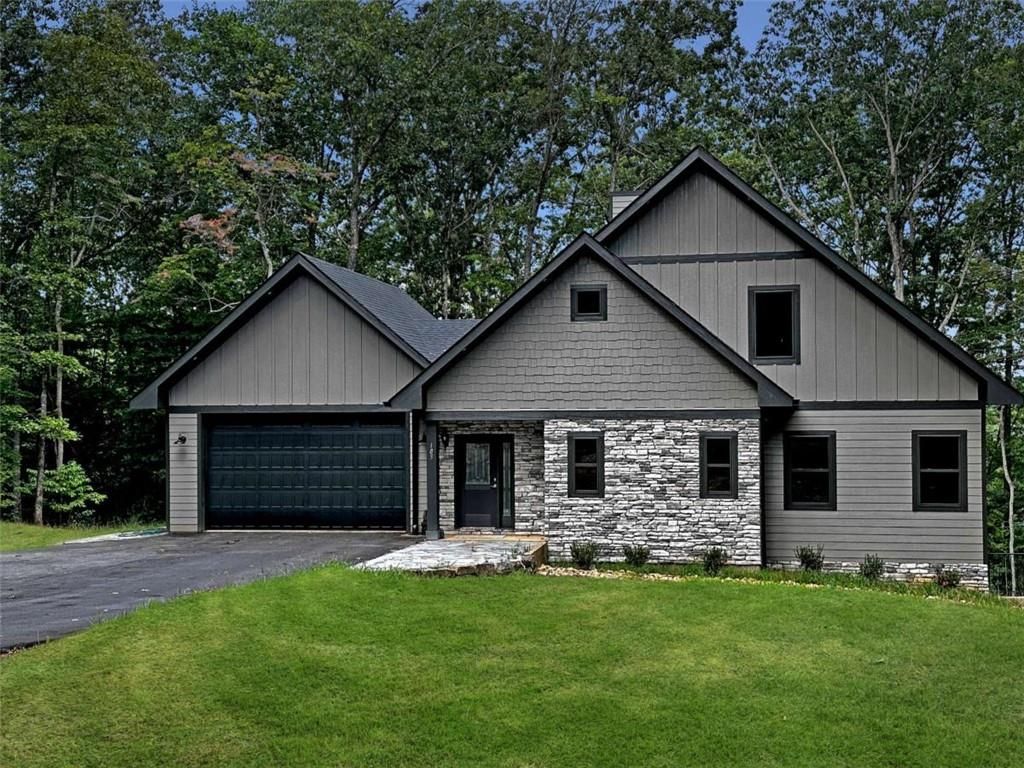 185 Country Road, Talking Rock, GA 30175