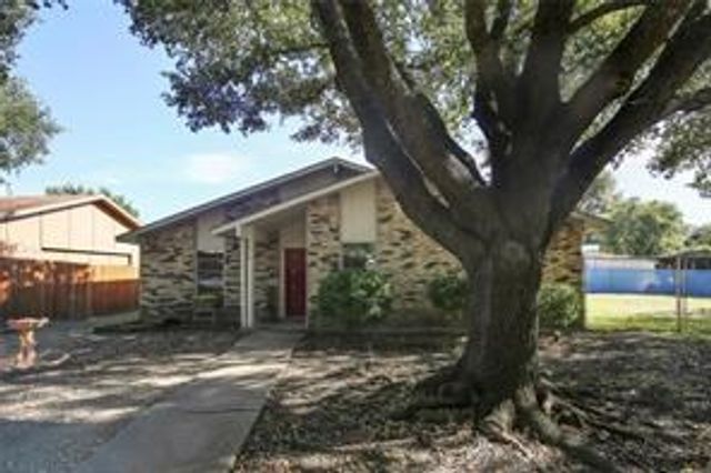 2614 Branch Oaks Drive, Garland, TX 75043
