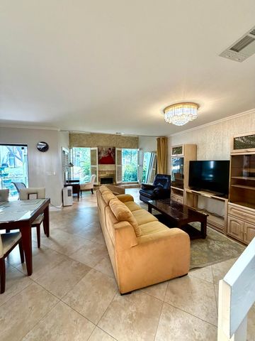 6075 Glendale Drive, Boca Raton, FL 33433