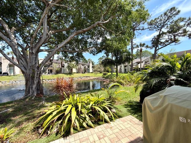 6075 Glendale Drive, Boca Raton, FL 33433