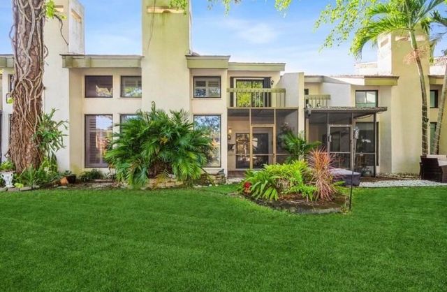 6075 Glendale Drive, Boca Raton, FL 33433